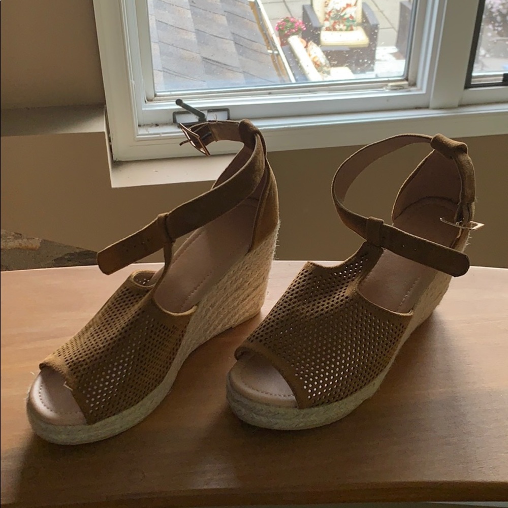 Shoes - Picture 3 of 4